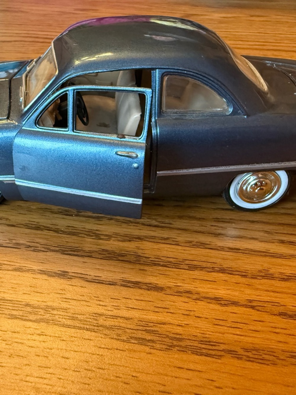 1949 Ford Coupe Blue Model 1:24 Scale